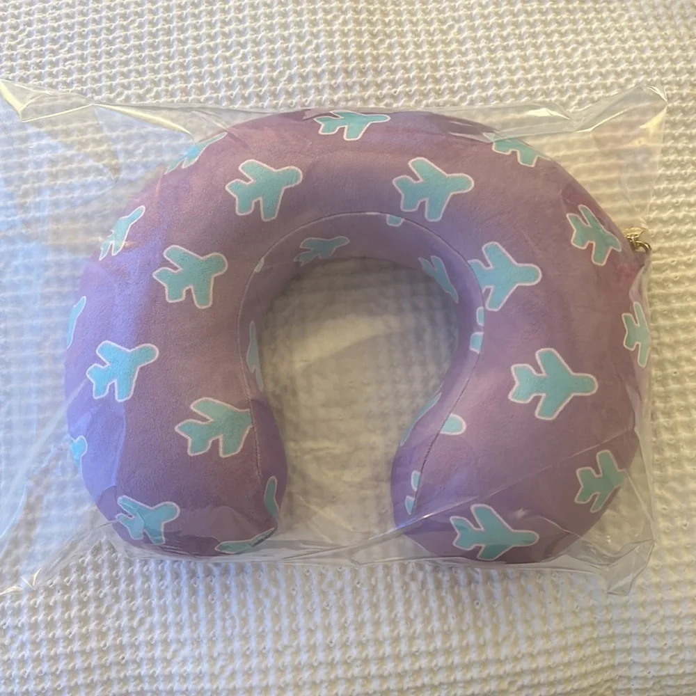 Nwot stoney clover lane x target airplane travel pillow - Picture 4 of 4